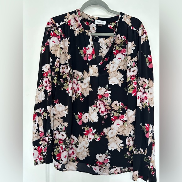 Calvin Klein Tops - Calvin Klein blouse xl